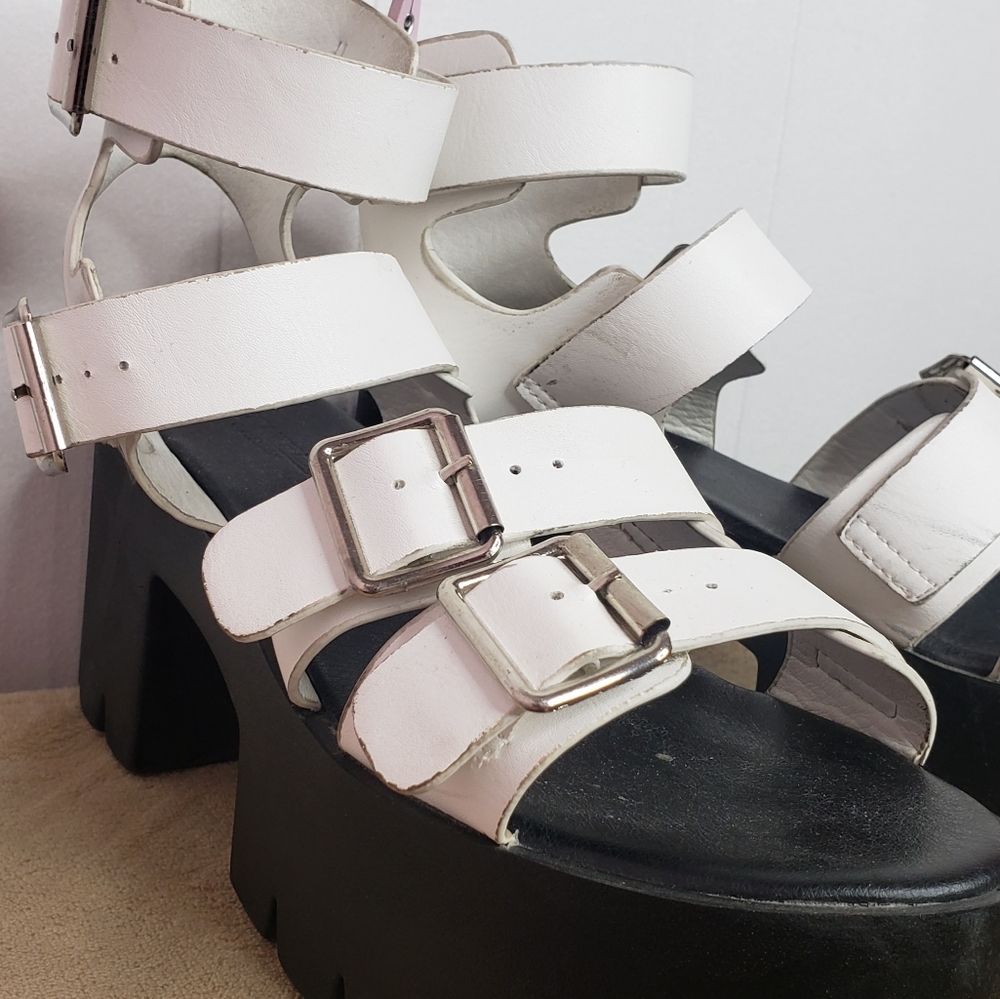 White platform sandals - Picture 2 of 5